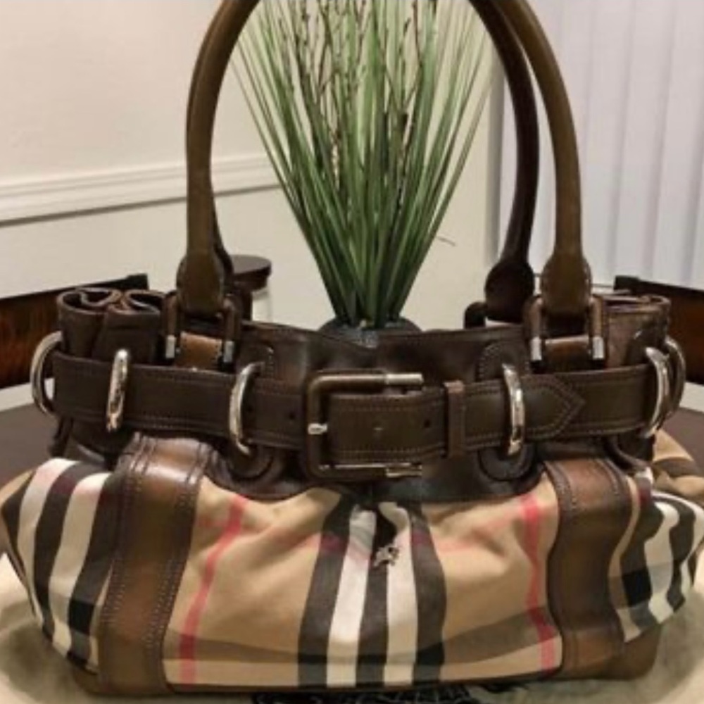 Authentic Burberry Beaton sz lrg 10/10 condition